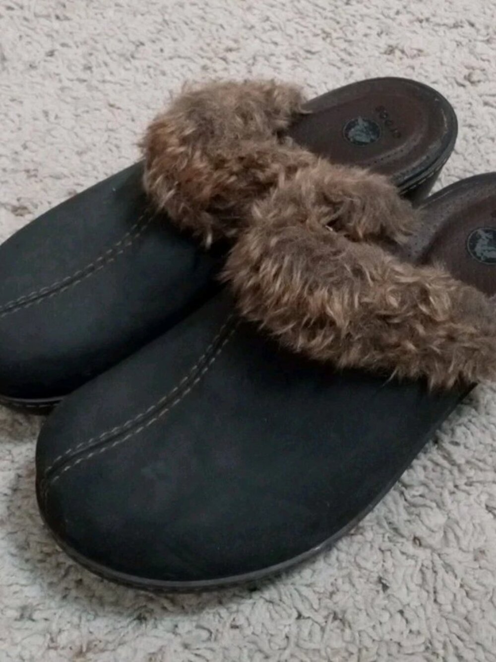 Crocs Cobbler Nubuck Clog Mule, Women's 9 Dark Brown Suede Faux Fur Lined